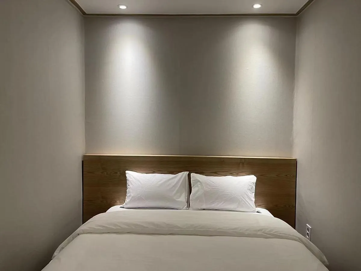 The Garden Hotel Seoul 3*,